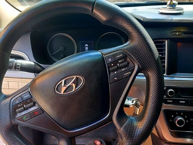 Білий Хендай Соната, об'ємом двигуна 2.4 л та пробігом 189 тис. км за 10000 $, фото 6 на Automoto.ua