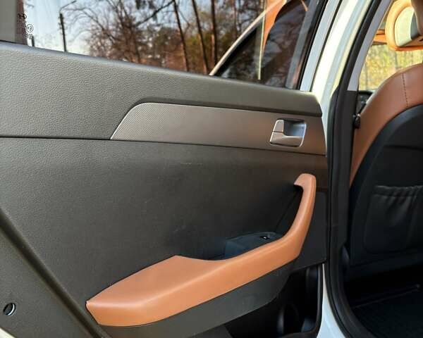 Білий Хендай Соната, об'ємом двигуна 2 л та пробігом 187 тис. км за 10200 $, фото 23 на Automoto.ua