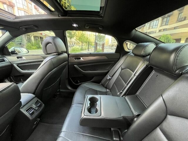 Белый Хендай Соната, объемом двигателя 2 л и пробегом 160 тыс. км за 15000 $, фото 7 на Automoto.ua