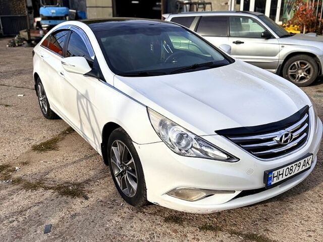Хендай Соната 2015 в Одессе на Automoto.ua Белый Хендай Соната, объемом двигателя 2 л и пробегом 532 тыс. км за 7500 $, фото 1 на Automoto.ua