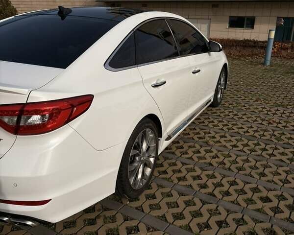 Білий Хендай Соната, об'ємом двигуна 2 л та пробігом 198 тис. км за 12799 $, фото 2 на Automoto.ua