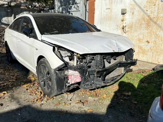 Хендай Соната 2015 в Черноморске (Ильичевске) на Automoto.ua Белый Хендай Соната, объемом двигателя 2 л и пробегом 180 тыс. км за 5650 $, фото 1 на Automoto.ua