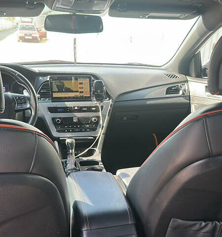 Белый Хендай Соната, объемом двигателя 2 л и пробегом 135 тыс. км за 13000 $, фото 10 на Automoto.ua