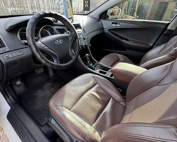 Белый Хендай Соната, объемом двигателя 2 л и пробегом 532 тыс. км за 7500 $, фото 10 на Automoto.ua