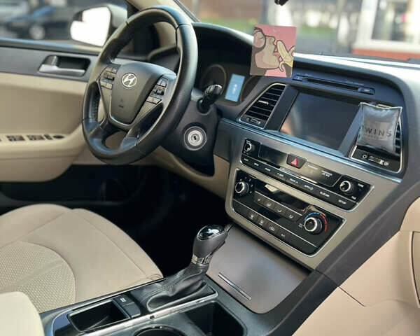 Белый Хендай Соната, объемом двигателя 2.36 л и пробегом 116 тыс. км за 12250 $, фото 15 на Automoto.ua