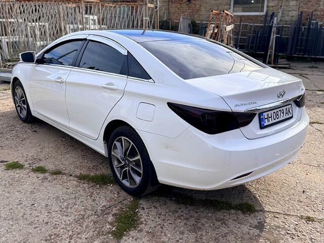 Хендай Соната 2015 в Одессе на Automoto.ua Белый Хендай Соната, объемом двигателя 2 л и пробегом 532 тыс. км за 7500 $, фото 7 на Automoto.ua
