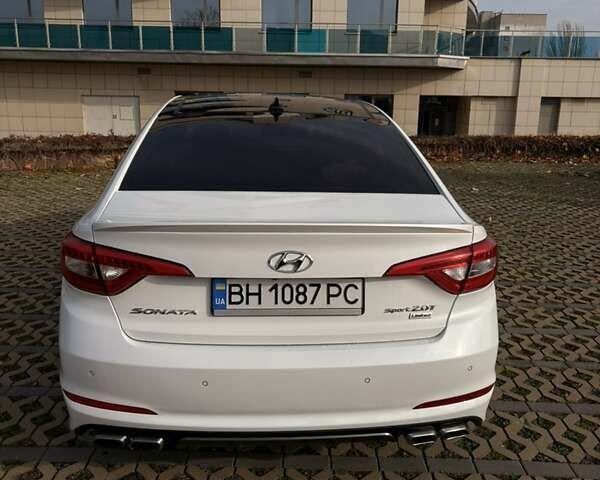 Білий Хендай Соната, об'ємом двигуна 2 л та пробігом 198 тис. км за 12799 $, фото 1 на Automoto.ua