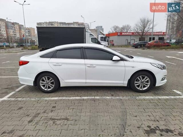 Білий Хендай Соната, об'ємом двигуна 2 л та пробігом 312 тис. км за 10500 $, фото 5 на Automoto.ua