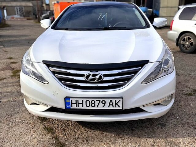 Хендай Соната 2015 в Одессе на Automoto.ua Белый Хендай Соната, объемом двигателя 2 л и пробегом 532 тыс. км за 7500 $, фото 2 на Automoto.ua