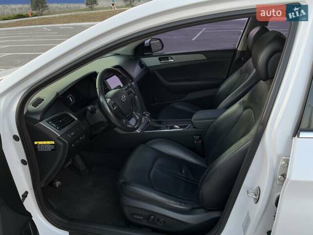 Білий Хендай Соната, об'ємом двигуна 2 л та пробігом 218 тис. км за 13999 $, фото 21 на Automoto.ua