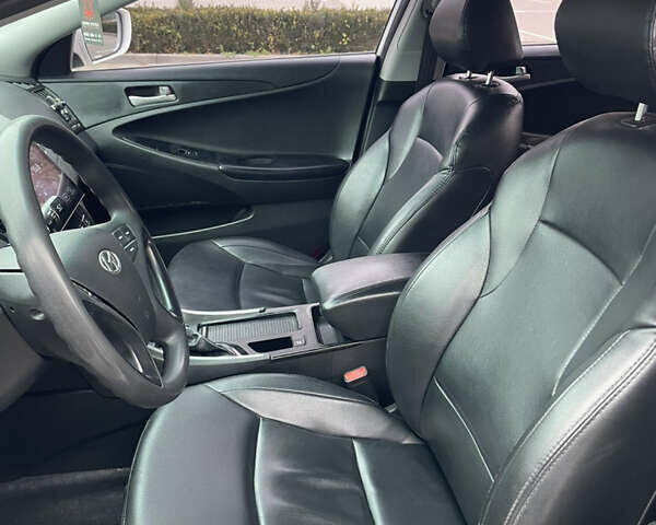 Білий Хендай Соната, об'ємом двигуна 2 л та пробігом 370 тис. км за 8300 $, фото 14 на Automoto.ua