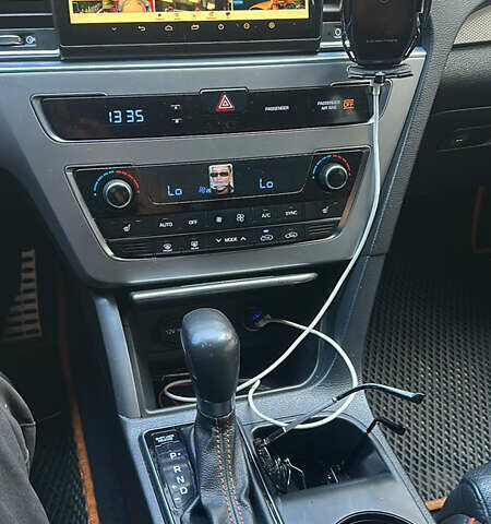 Белый Хендай Соната, объемом двигателя 2 л и пробегом 135 тыс. км за 13000 $, фото 9 на Automoto.ua