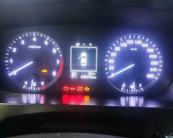 Белый Хендай Соната, объемом двигателя 2 л и пробегом 299 тыс. км за 11200 $, фото 12 на Automoto.ua