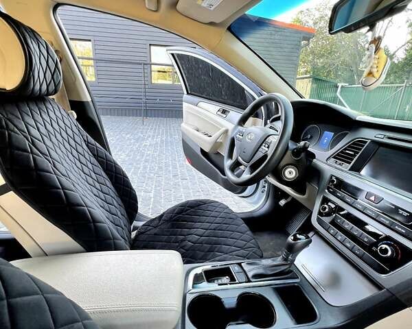 Белый Хендай Соната, объемом двигателя 2.4 л и пробегом 160 тыс. км за 11000 $, фото 22 на Automoto.ua