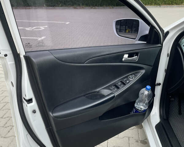 Білий Хендай Соната, об'ємом двигуна 2 л та пробігом 370 тис. км за 8300 $, фото 15 на Automoto.ua