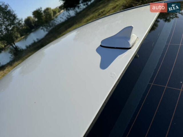 Білий Хендай Соната, об'ємом двигуна 2.36 л та пробігом 239 тис. км за 10600 $, фото 13 на Automoto.ua