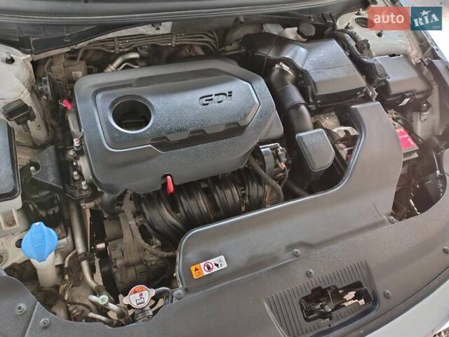 Белый Хендай Соната, объемом двигателя 2.36 л и пробегом 80 тыс. км за 10600 $, фото 6 на Automoto.ua