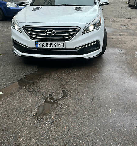 Белый Хендай Соната, объемом двигателя 2 л и пробегом 135 тыс. км за 13000 $, фото 4 на Automoto.ua