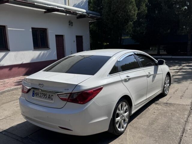 Белый Хендай Соната, объемом двигателя 2 л и пробегом 153 тыс. км за 9200 $, фото 7 на Automoto.ua