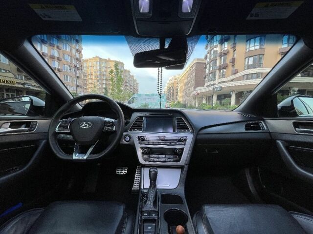 Белый Хендай Соната, объемом двигателя 2 л и пробегом 160 тыс. км за 15000 $, фото 6 на Automoto.ua