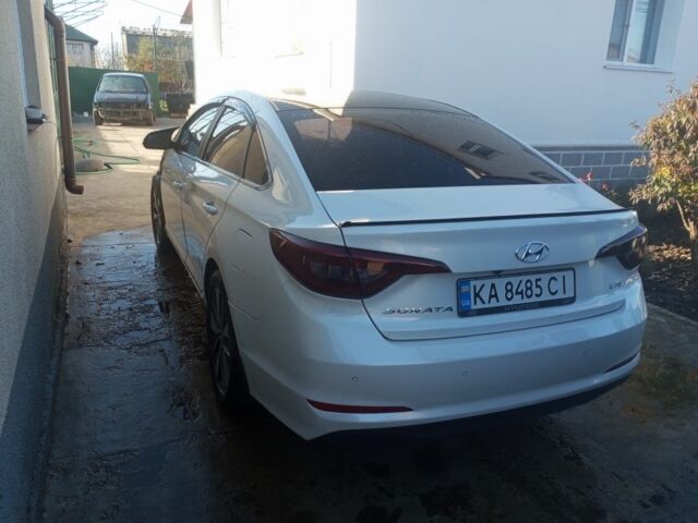 Белый Хендай Соната, объемом двигателя 2 л и пробегом 180 тыс. км за 5650 $, фото 3 на Automoto.ua