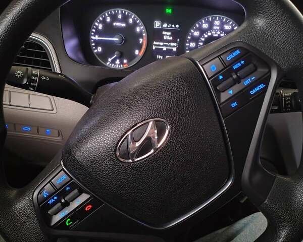 Белый Хендай Соната, объемом двигателя 2.36 л и пробегом 80 тыс. км за 10600 $, фото 4 на Automoto.ua