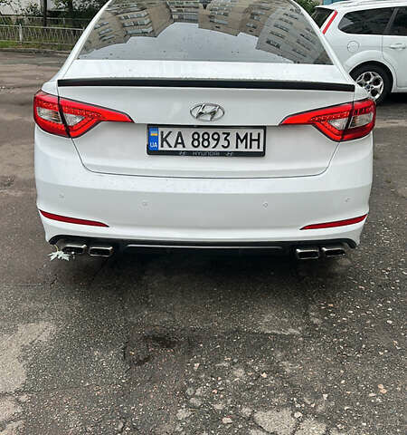 Белый Хендай Соната, объемом двигателя 2 л и пробегом 135 тыс. км за 13000 $, фото 3 на Automoto.ua