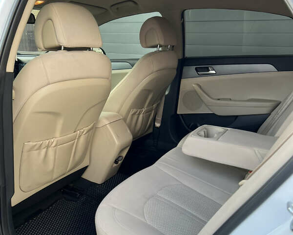 Белый Хендай Соната, объемом двигателя 2.36 л и пробегом 116 тыс. км за 12250 $, фото 23 на Automoto.ua