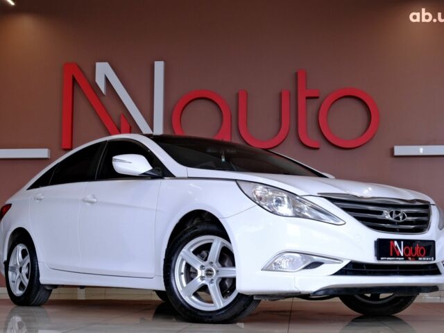 Белый Хендай Соната, объемом двигателя 0 л и пробегом 180 тыс. км за 7900 $, фото 3 на Automoto.ua