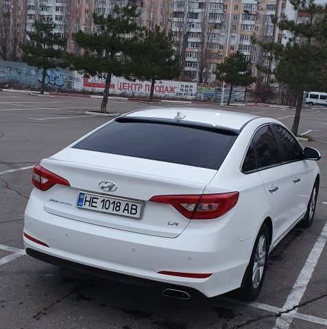 Білий Хендай Соната, об'ємом двигуна 2 л та пробігом 277 тис. км за 10000 $, фото 3 на Automoto.ua