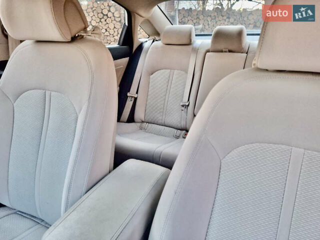 Белый Хендай Соната, объемом двигателя 2.36 л и пробегом 168 тыс. км за 10000 $, фото 4 на Automoto.ua