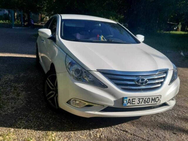 Білий Хендай Соната, об'ємом двигуна 2 л та пробігом 106 тис. км за 9500 $, фото 1 на Automoto.ua