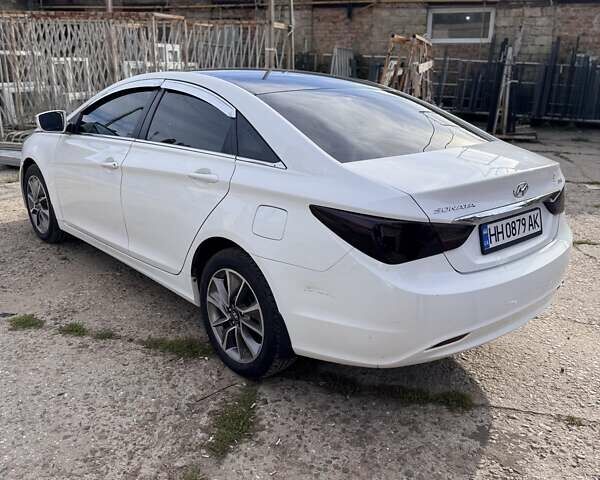Белый Хендай Соната, объемом двигателя 2 л и пробегом 532 тыс. км за 7500 $, фото 3 на Automoto.ua