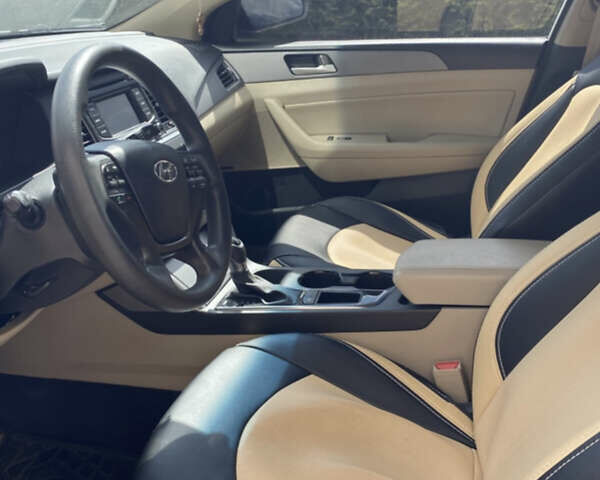 Белый Хендай Соната, объемом двигателя 2.36 л и пробегом 170 тыс. км за 10000 $, фото 4 на Automoto.ua