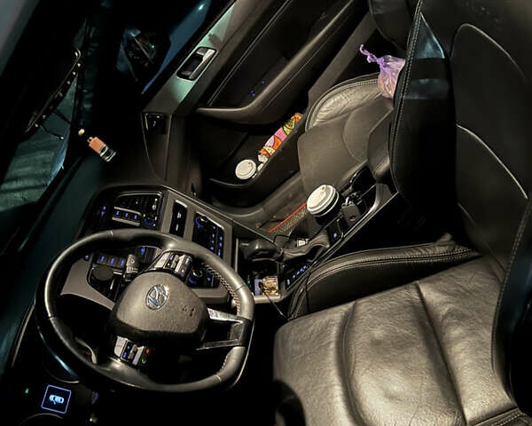 Белый Хендай Соната, объемом двигателя 2 л и пробегом 110 тыс. км за 12500 $, фото 4 на Automoto.ua