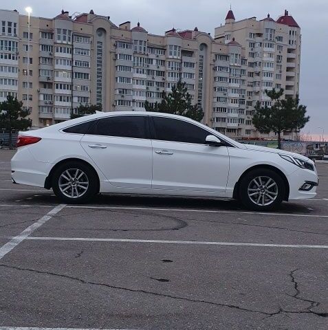 Білий Хендай Соната, об'ємом двигуна 2 л та пробігом 277 тис. км за 10000 $, фото 2 на Automoto.ua