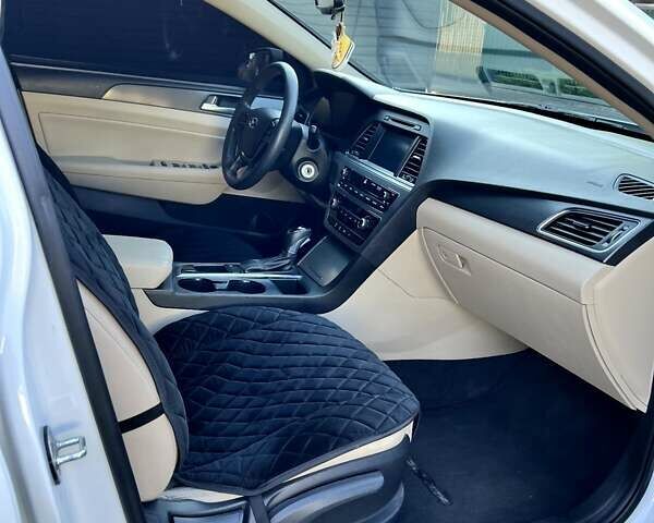 Белый Хендай Соната, объемом двигателя 2.4 л и пробегом 160 тыс. км за 11000 $, фото 16 на Automoto.ua