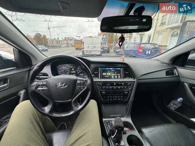 Білий Хендай Соната, об'ємом двигуна 2.36 л та пробігом 239 тис. км за 10600 $, фото 20 на Automoto.ua