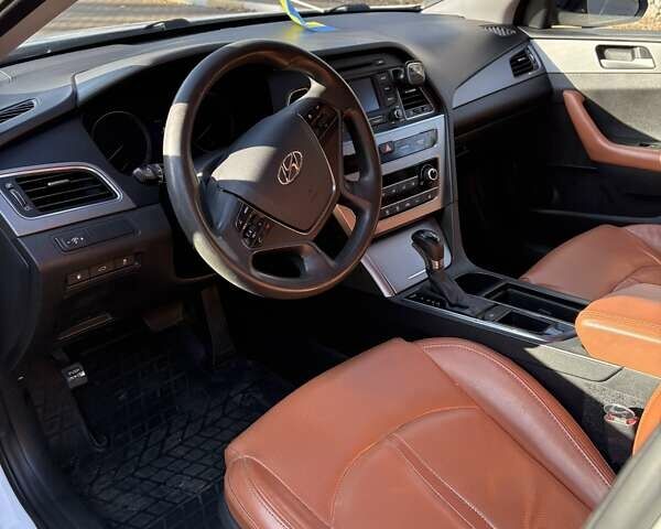 Білий Хендай Соната, об'ємом двигуна 2 л та пробігом 187 тис. км за 10200 $, фото 15 на Automoto.ua