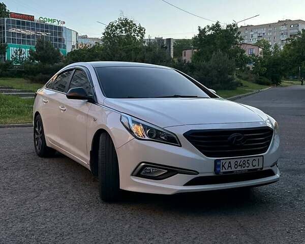 Білий Хендай Соната, об'ємом двигуна 2 л та пробігом 350 тис. км за 5500 $, фото 1 на Automoto.ua