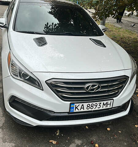 Белый Хендай Соната, объемом двигателя 2 л и пробегом 135 тыс. км за 13000 $, фото 5 на Automoto.ua