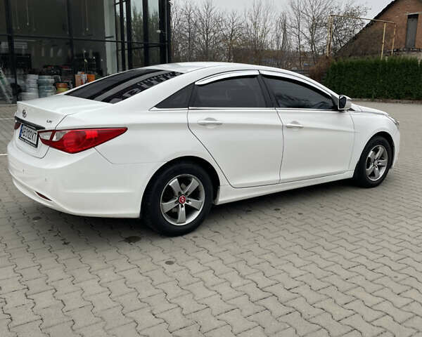 Білий Хендай Соната, об'ємом двигуна 2 л та пробігом 370 тис. км за 8300 $, фото 2 на Automoto.ua