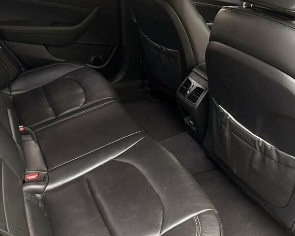 Білий Хендай Соната, об'ємом двигуна 2 л та пробігом 198 тис. км за 12799 $, фото 8 на Automoto.ua