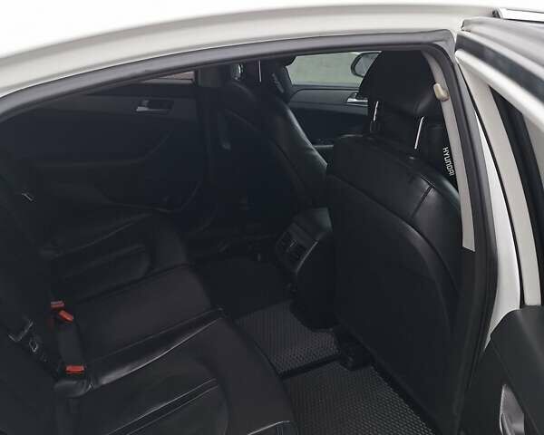 Білий Хендай Соната, об'ємом двигуна 2 л та пробігом 312 тис. км за 10500 $, фото 12 на Automoto.ua