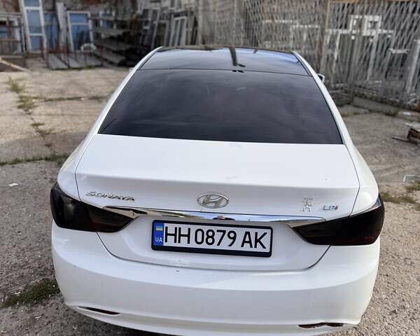 Белый Хендай Соната, объемом двигателя 2 л и пробегом 532 тыс. км за 7500 $, фото 5 на Automoto.ua