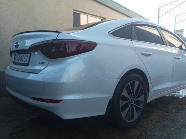 Белый Хендай Соната, объемом двигателя 2 л и пробегом 180 тыс. км за 5650 $, фото 5 на Automoto.ua