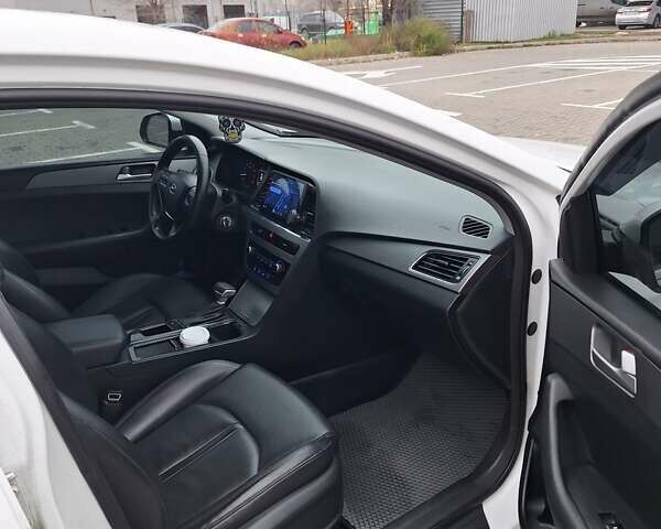 Білий Хендай Соната, об'ємом двигуна 2 л та пробігом 312 тис. км за 10500 $, фото 11 на Automoto.ua