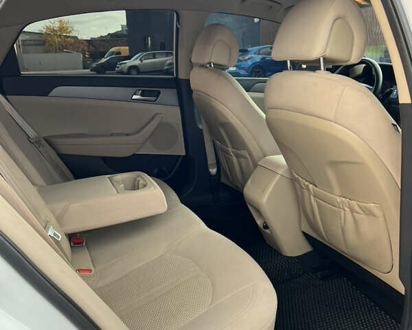 Белый Хендай Соната, объемом двигателя 2.36 л и пробегом 116 тыс. км за 12250 $, фото 22 на Automoto.ua