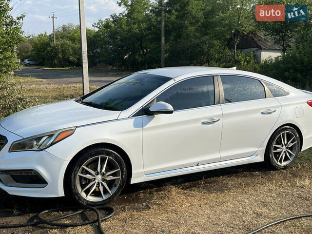 Белый Хендай Соната, объемом двигателя 2 л и пробегом 110 тыс. км за 12500 $, фото 5 на Automoto.ua