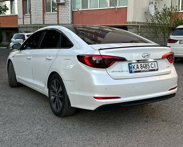 Білий Хендай Соната, об'ємом двигуна 2 л та пробігом 350 тис. км за 5500 $, фото 4 на Automoto.ua